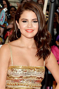 Selena Gomez with shoulder length auburn hair
